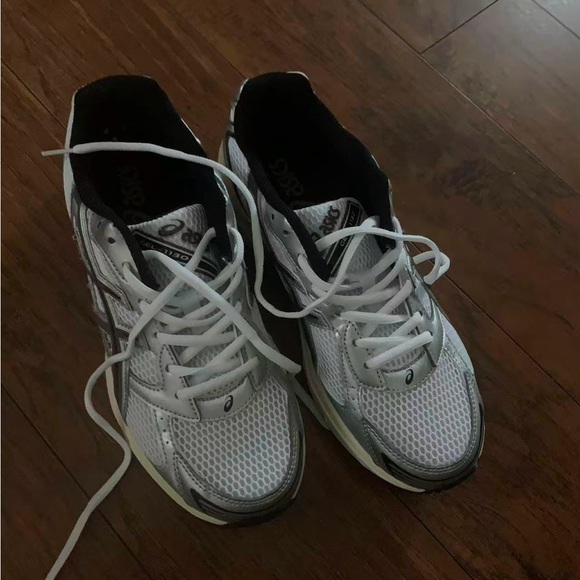 Asics Gel 1130 Mens Size 9 White Black brown
/ Women's US 10.5 Running Shoes - Picture 6 of 11